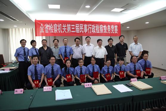 评委与选手合影