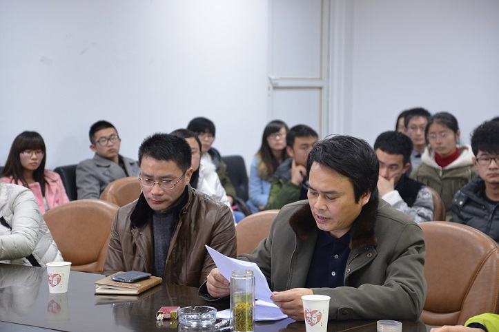 刘小冰主持会议